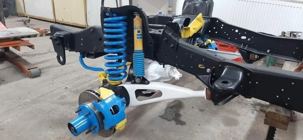 Продавам Форд Бронко v8